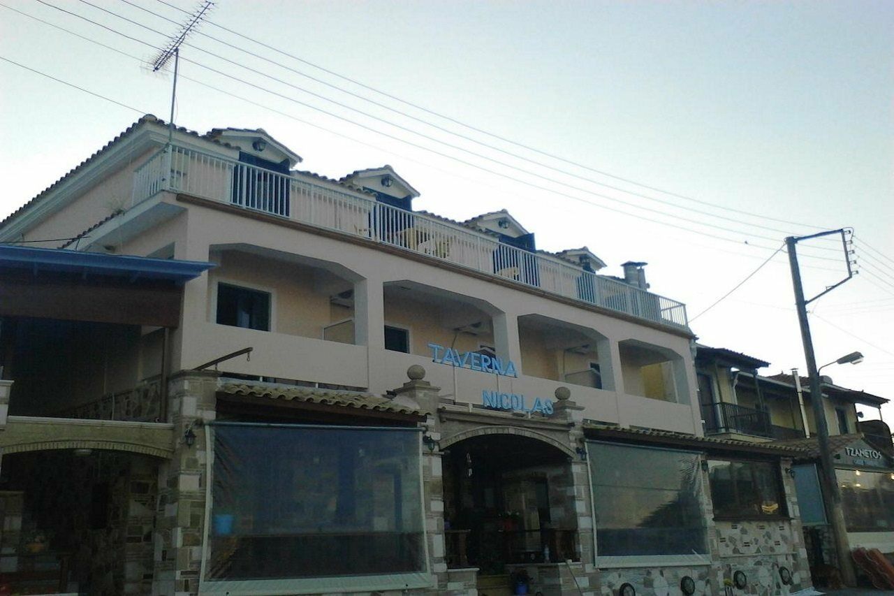 Ocean Breeze Apartamento Keri Exterior foto